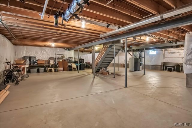 135 Lord Byron Lane, Amherst, NY 14221