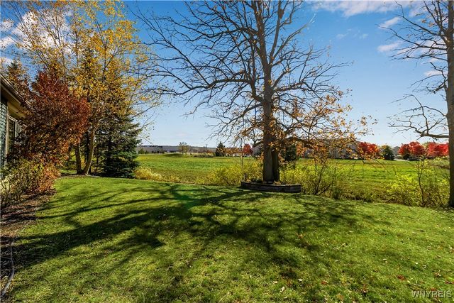 135 Lord Byron Lane, Amherst, NY 14221