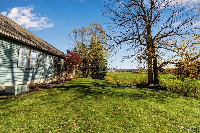 135 Lord Byron Lane, Amherst, NY 14221