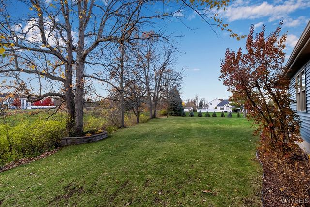 135 Lord Byron Lane, Amherst, NY 14221