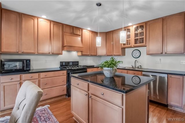 135 Lord Byron Lane, Amherst, NY 14221