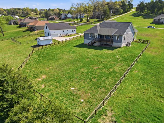 630 Bridle Path Ln, Hartsville, TN 37074