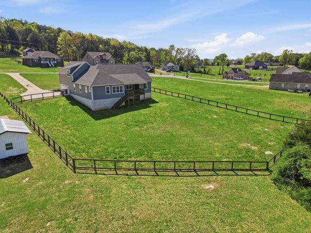 630 Bridle Path Ln, Hartsville, TN 37074