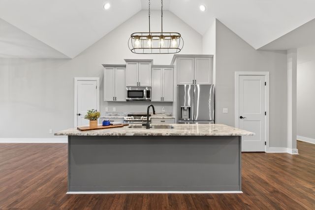 630 Bridle Path Ln, Hartsville, TN 37074