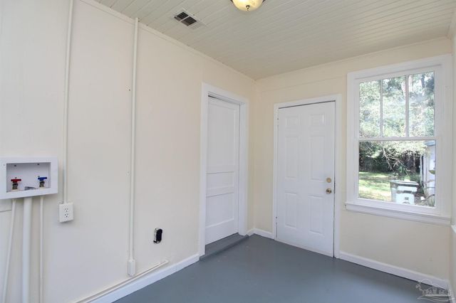 1218 N Kirk St, Pensacola, FL 32505