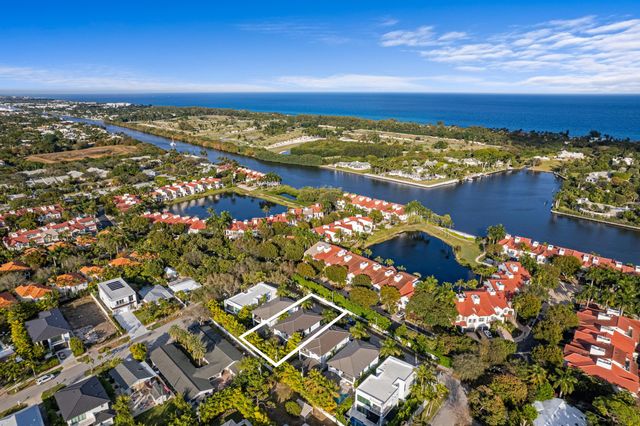 764 Lake Trail, Delray Beach, FL 33483