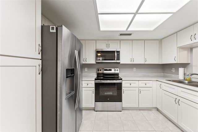 2689 SABAL SPRINGS CIRCLE 102, Clearwater, FL 33761