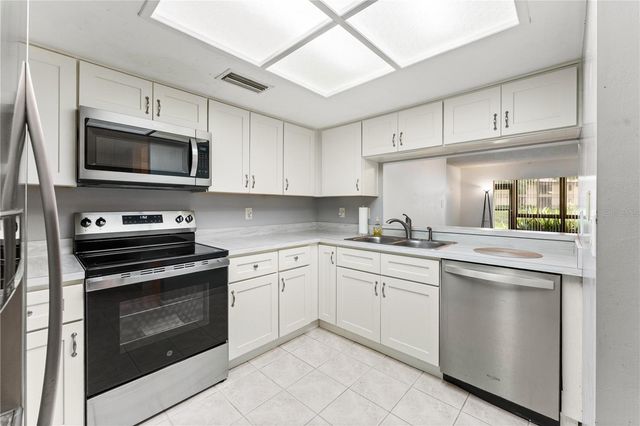2689 SABAL SPRINGS CIRCLE 102, Clearwater, FL 33761