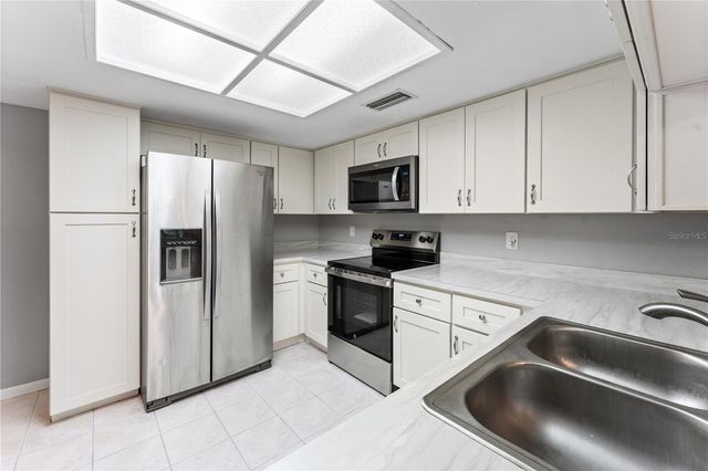 2689 SABAL SPRINGS CIRCLE 102, Clearwater, FL 33761