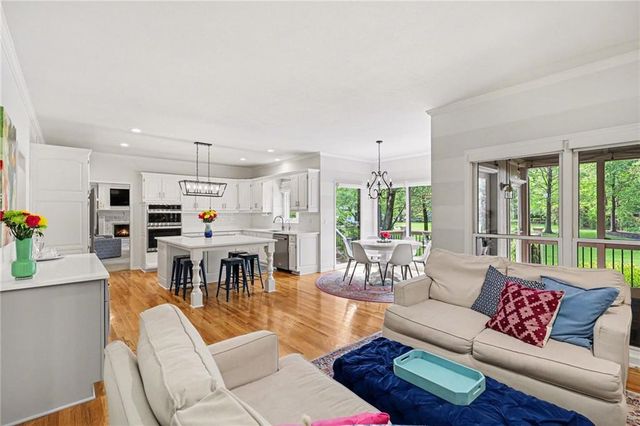 9101 W 140th Street, Overland Park, KS 66221