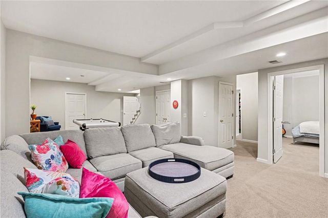 9101 W 140th Street, Overland Park, KS 66221