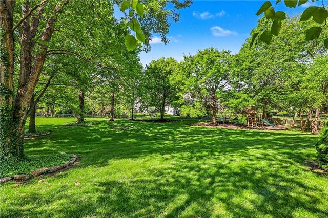 9101 W 140th Street, Overland Park, KS 66221