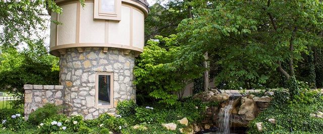 9101 W 140th Street, Overland Park, KS 66221