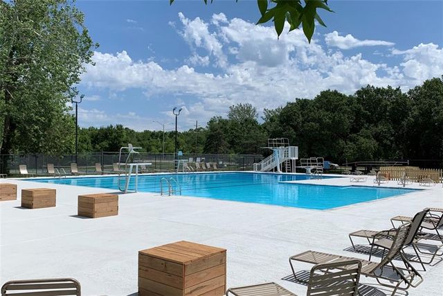 9101 W 140th Street, Overland Park, KS 66221