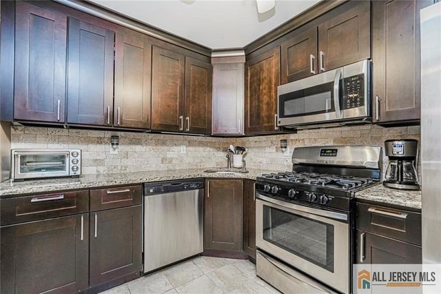 1310 Stoneridge Circle, Helmetta, NJ 08828