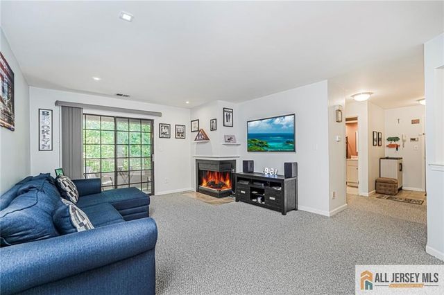 1310 Stoneridge Circle, Helmetta, NJ 08828