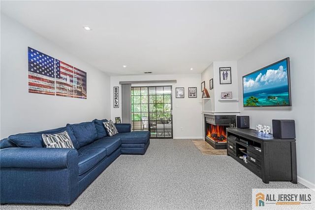 1310 Stoneridge Circle, Helmetta, NJ 08828