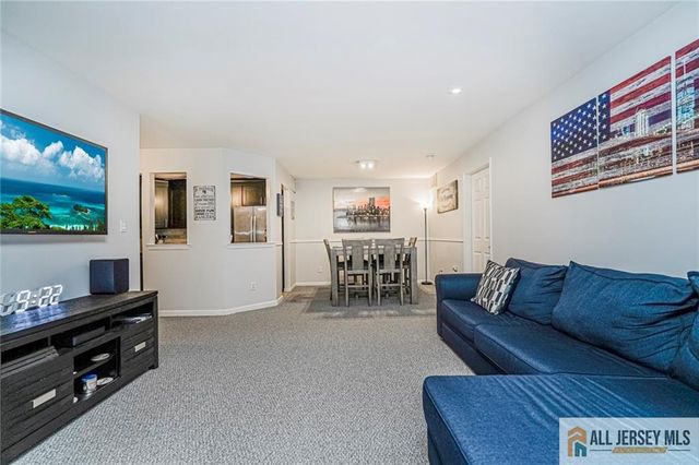 1310 Stoneridge Circle, Helmetta, NJ 08828