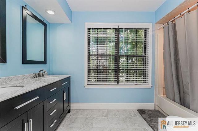 1310 Stoneridge Circle, Helmetta, NJ 08828