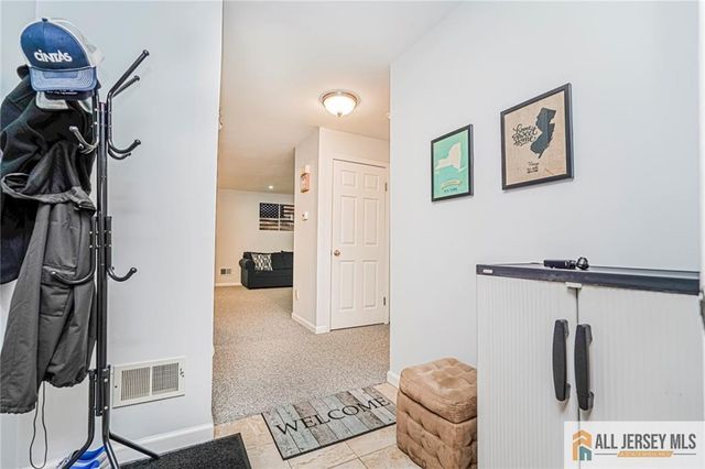 1310 Stoneridge Circle, Helmetta, NJ 08828