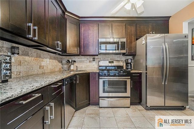 1310 Stoneridge Circle, Helmetta, NJ 08828