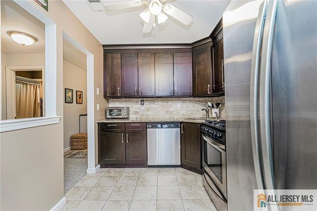 1310 Stoneridge Circle, Helmetta, NJ 08828