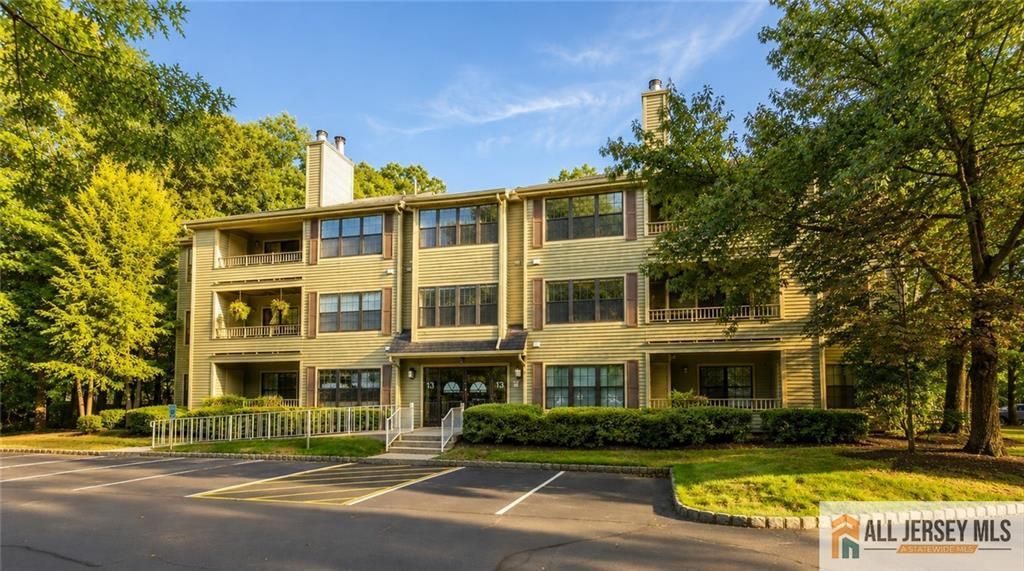 1310 Stoneridge Circle, Helmetta, NJ 08828