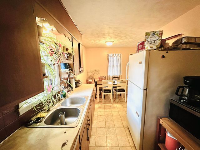 951 S 2nd St, Salina, KS 67401