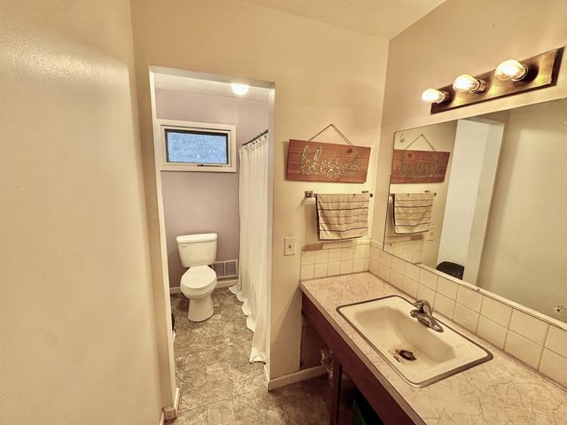 951 S 2nd St, Salina, KS 67401