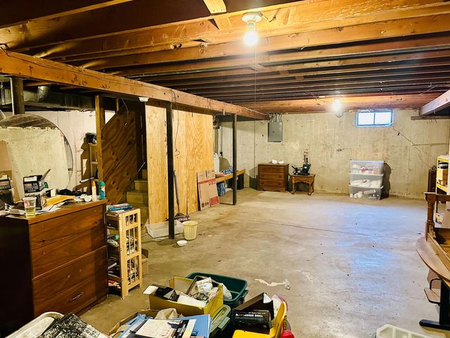 951 S 2nd St, Salina, KS 67401