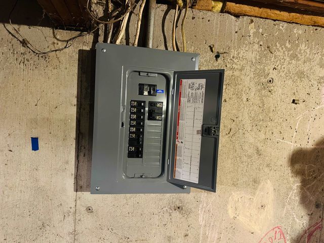 951 S 2nd St, Salina, KS 67401