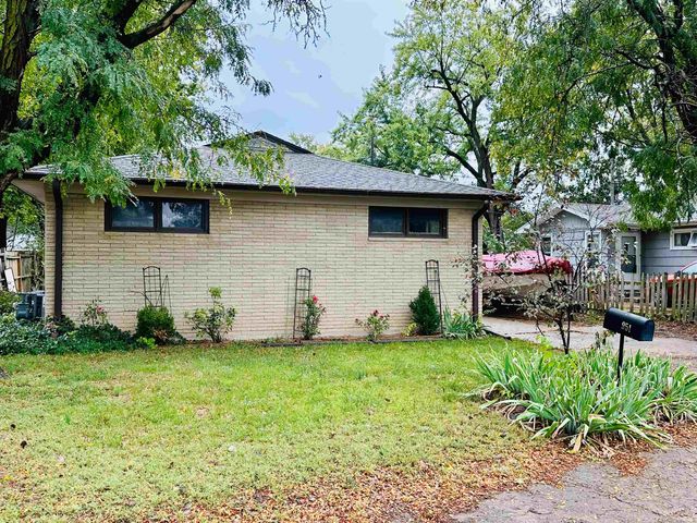 951 S 2nd St, Salina, KS 67401