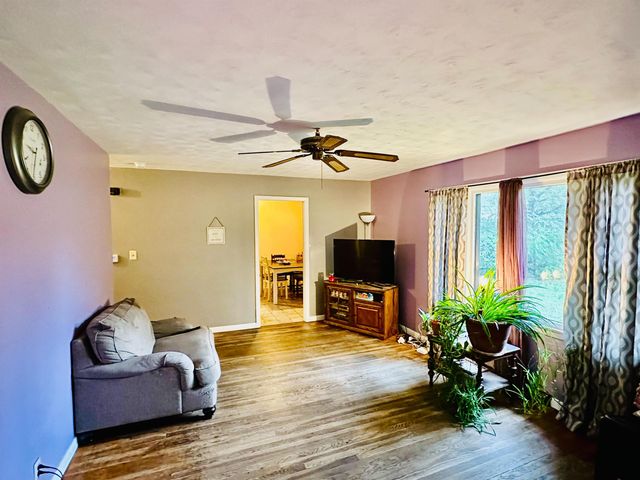 951 S 2nd St, Salina, KS 67401