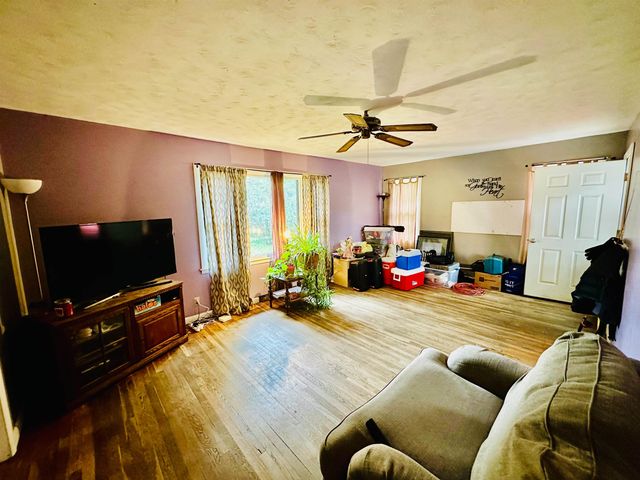 951 S 2nd St, Salina, KS 67401