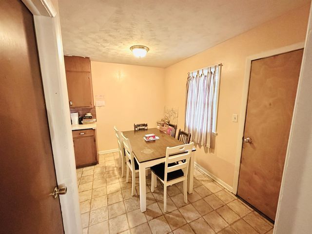 951 S 2nd St, Salina, KS 67401