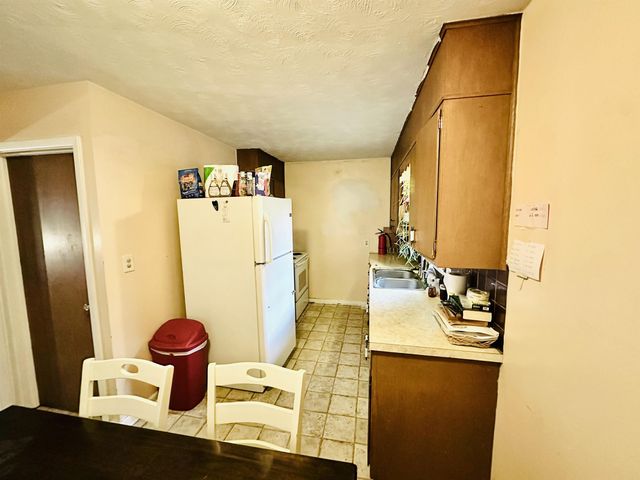 951 S 2nd St, Salina, KS 67401