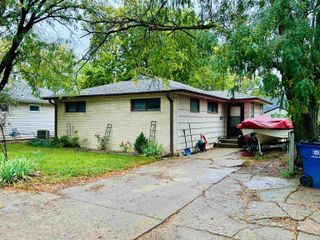 951 S 2nd St, Salina, KS 67401
