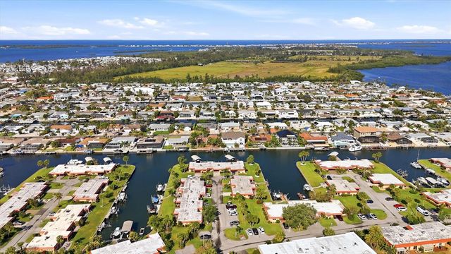 9528 ANTIQUA COVE 9528, Bradenton, FL 34210