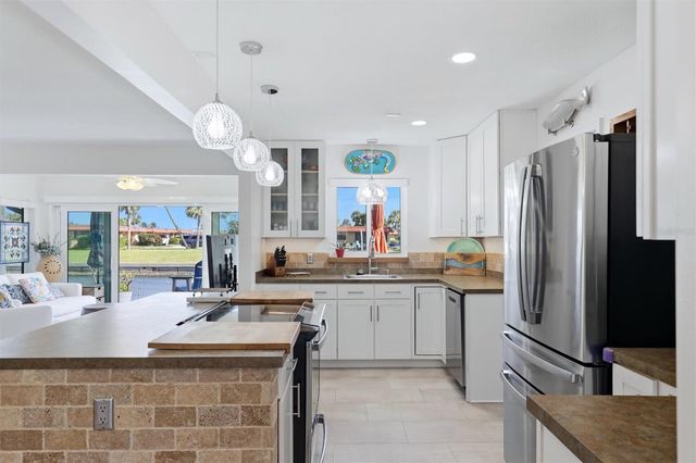 9528 ANTIQUA COVE 9528, Bradenton, FL 34210