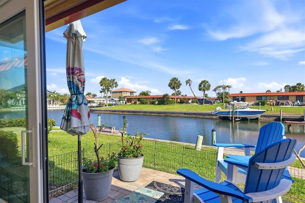 Image 2 of property listing at 9528 ANTIQUA COVE 9528, Bradenton, FL 34210