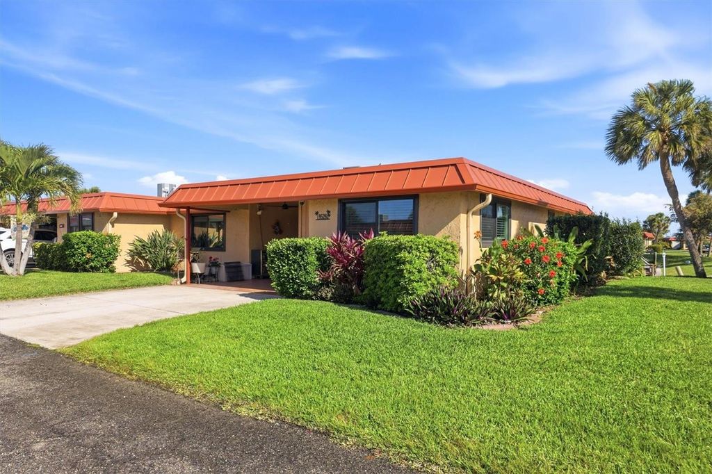 Image 11 of property listing at 9528 ANTIQUA COVE 9528, Bradenton, FL 34210