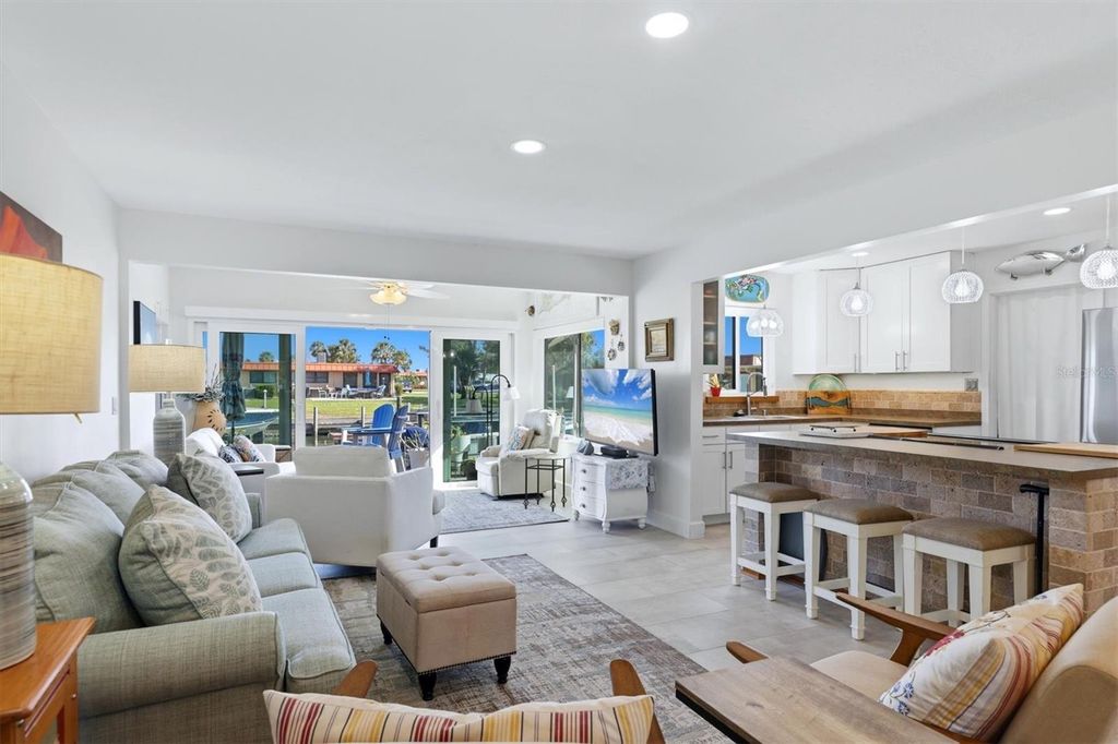 Image 16 of property listing at 9528 ANTIQUA COVE 9528, Bradenton, FL 34210