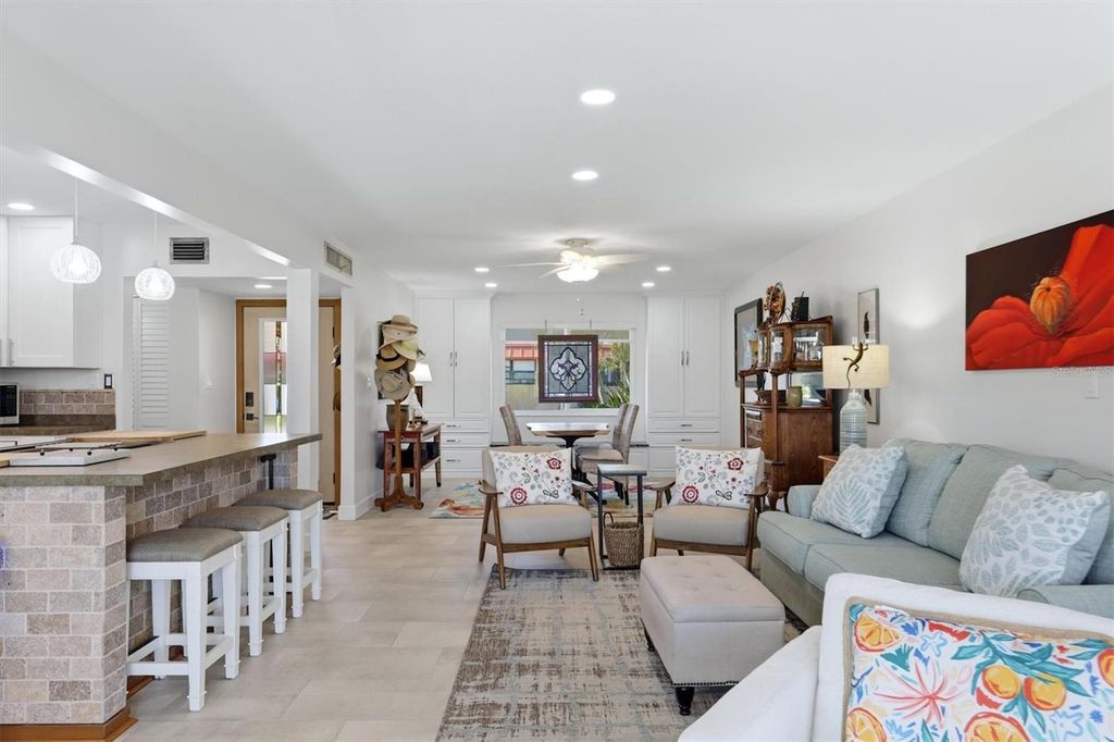 Image 17 of property listing at 9528 ANTIQUA COVE 9528, Bradenton, FL 34210