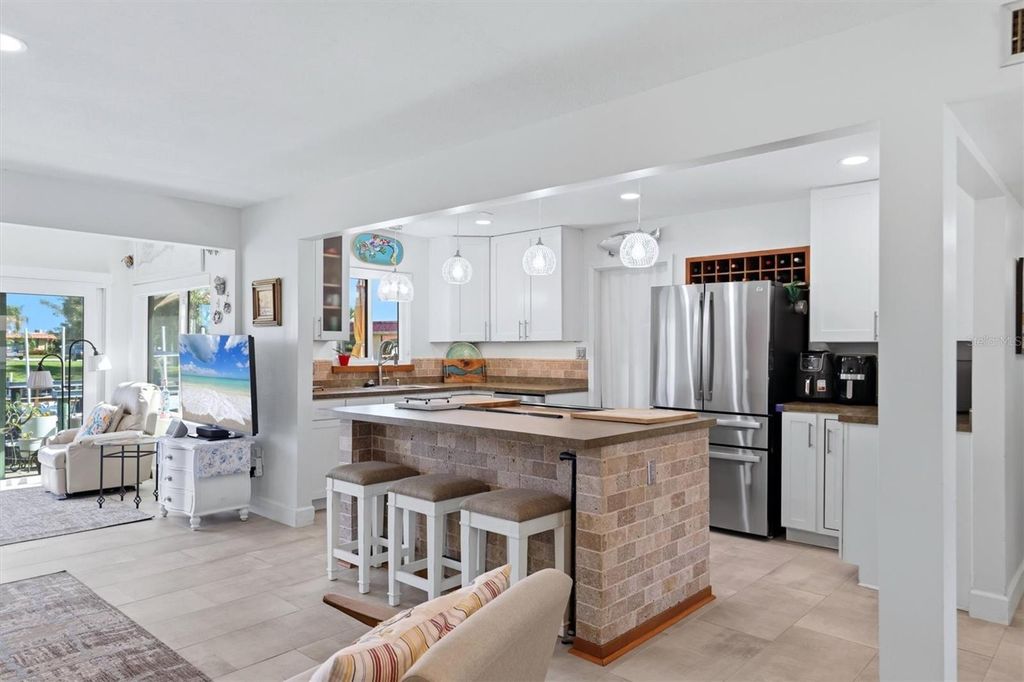 Image 4 of property listing at 9528 ANTIQUA COVE 9528, Bradenton, FL 34210