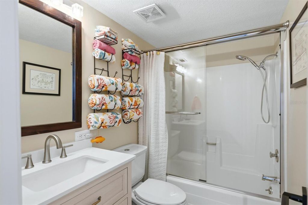 Image 32 of property listing at 9528 ANTIQUA COVE 9528, Bradenton, FL 34210