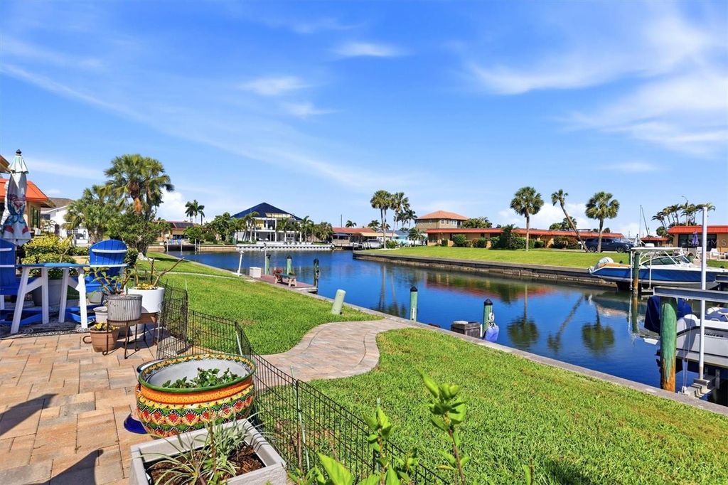 Image 33 of property listing at 9528 ANTIQUA COVE 9528, Bradenton, FL 34210