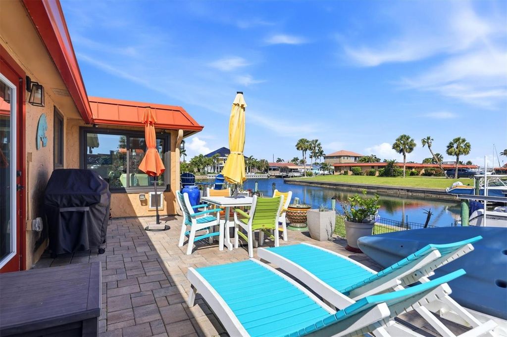 Image 35 of property listing at 9528 ANTIQUA COVE 9528, Bradenton, FL 34210