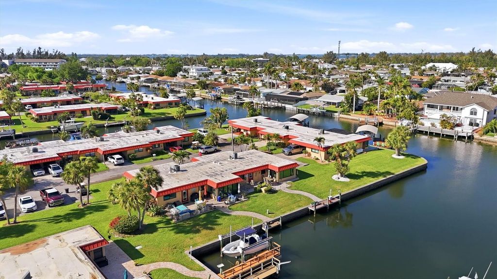 Image 40 of property listing at 9528 ANTIQUA COVE 9528, Bradenton, FL 34210