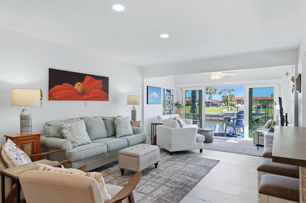 Image 5 of property listing at 9528 ANTIQUA COVE 9528, Bradenton, FL 34210