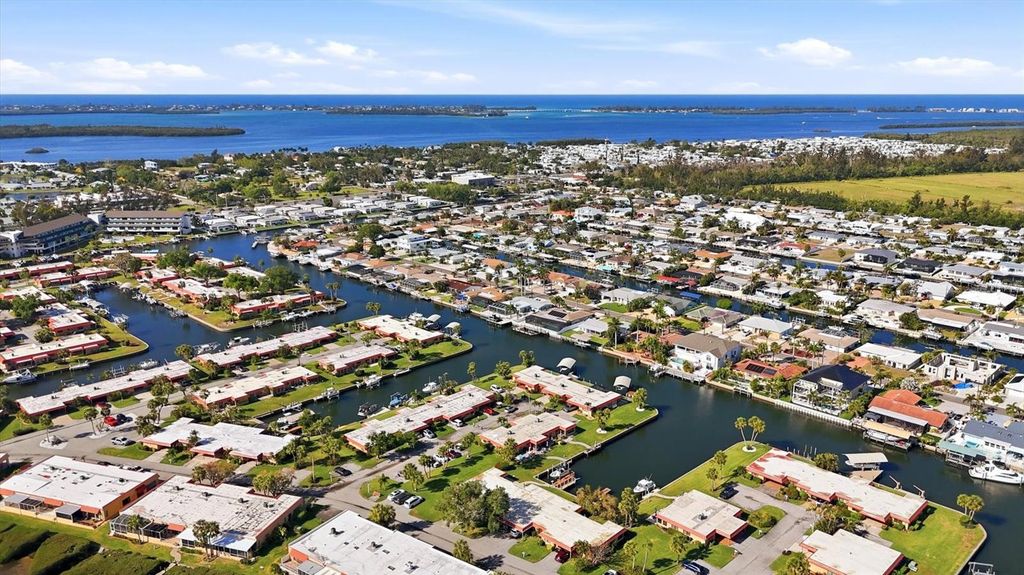 Image 41 of property listing at 9528 ANTIQUA COVE 9528, Bradenton, FL 34210